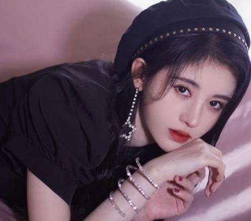 娱乐圈“吃瓜群众”热词解析与隐私争议引发话题讨论