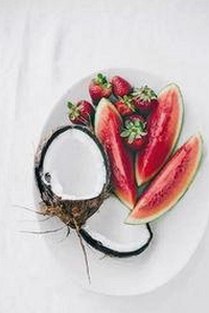 黄明昊展现多面才艺与正能量，娱乐吃瓜菌原声引爆热议